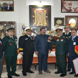 Secretary KSB with officials of KSB  pinning AFFD flag to Hon'ble R R M  on 07 Dec 19.