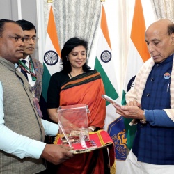 Pinning Ceremony on Armed Forces Flag Day Fund, 2025