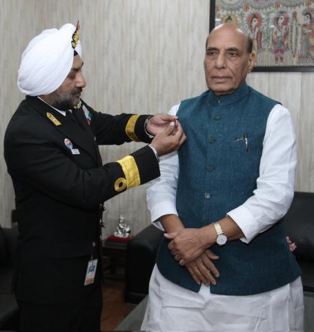 Secretary, Kendriya Sainik Board Commodore HP Singh pinning the Armed Forces Flag on Hon'ble Raksha Mantri Shri Rajnath Singh in New Delhi on December 06, 2022 ahead of Armed Forces Flag Day.