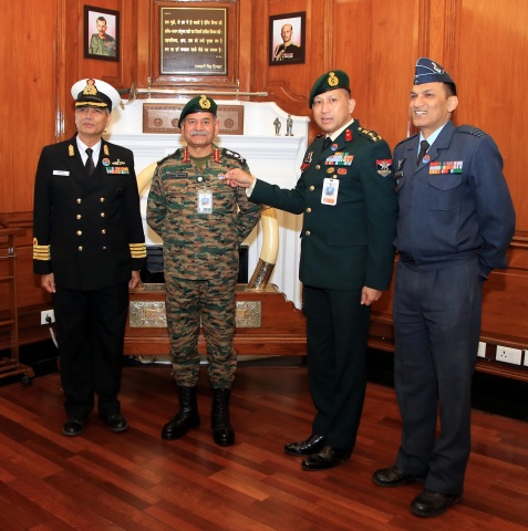 Pinning Ceremony on Armed Forces Flag Day Fund, 2025