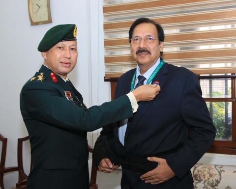 Pinning Ceremony on Armed Forces Flag Day Fund, 2025