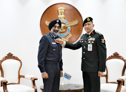 सशस्त्र सेना झंडा दिवस, 2025 पर पिनिंग समारोह सशस्त्र सेना झंडा दिवस, 2025 पर पिनिंग समारोह